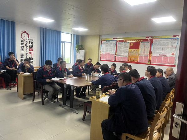 王伍升到建材研究室、建材公司調(diào)研